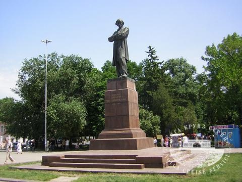Мемориальный комплекс с барельефом в человеческий рост Сердобск заказ памятника на кладбище Сургут